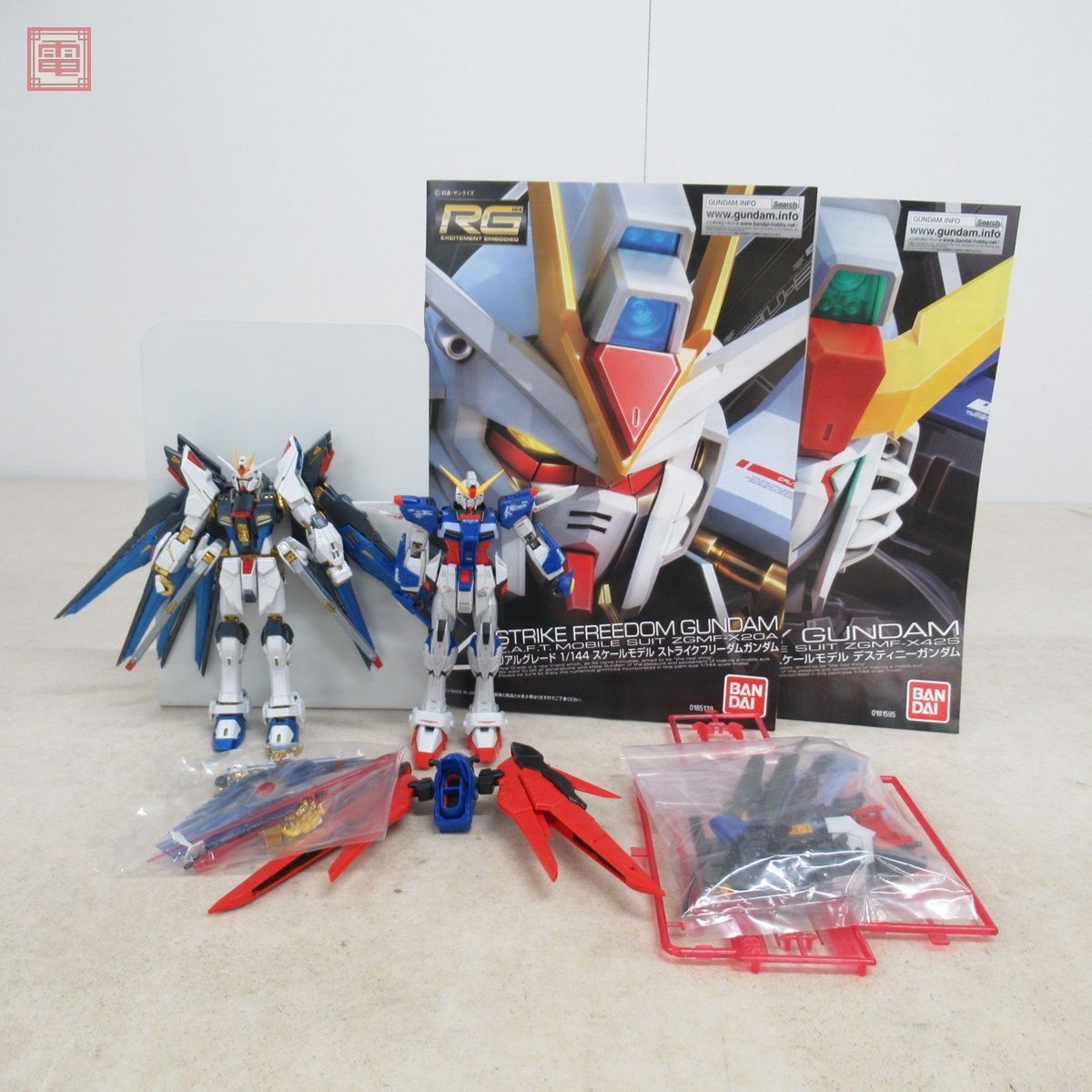 RG 1/144 フリーダムガンダム、デスティニーガンダム 2点セット RG 1/144 フリーダムガンダム、デスティニーガンダム 2点セット
