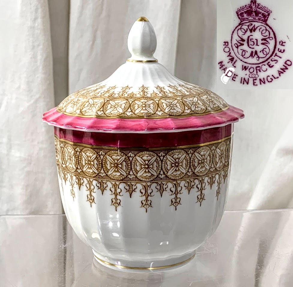  WORCESTER ロアノーク　蓋付きベジタブルボウル ROYAL WORCESTER ロアノーク蓋付きベジタブルボウル