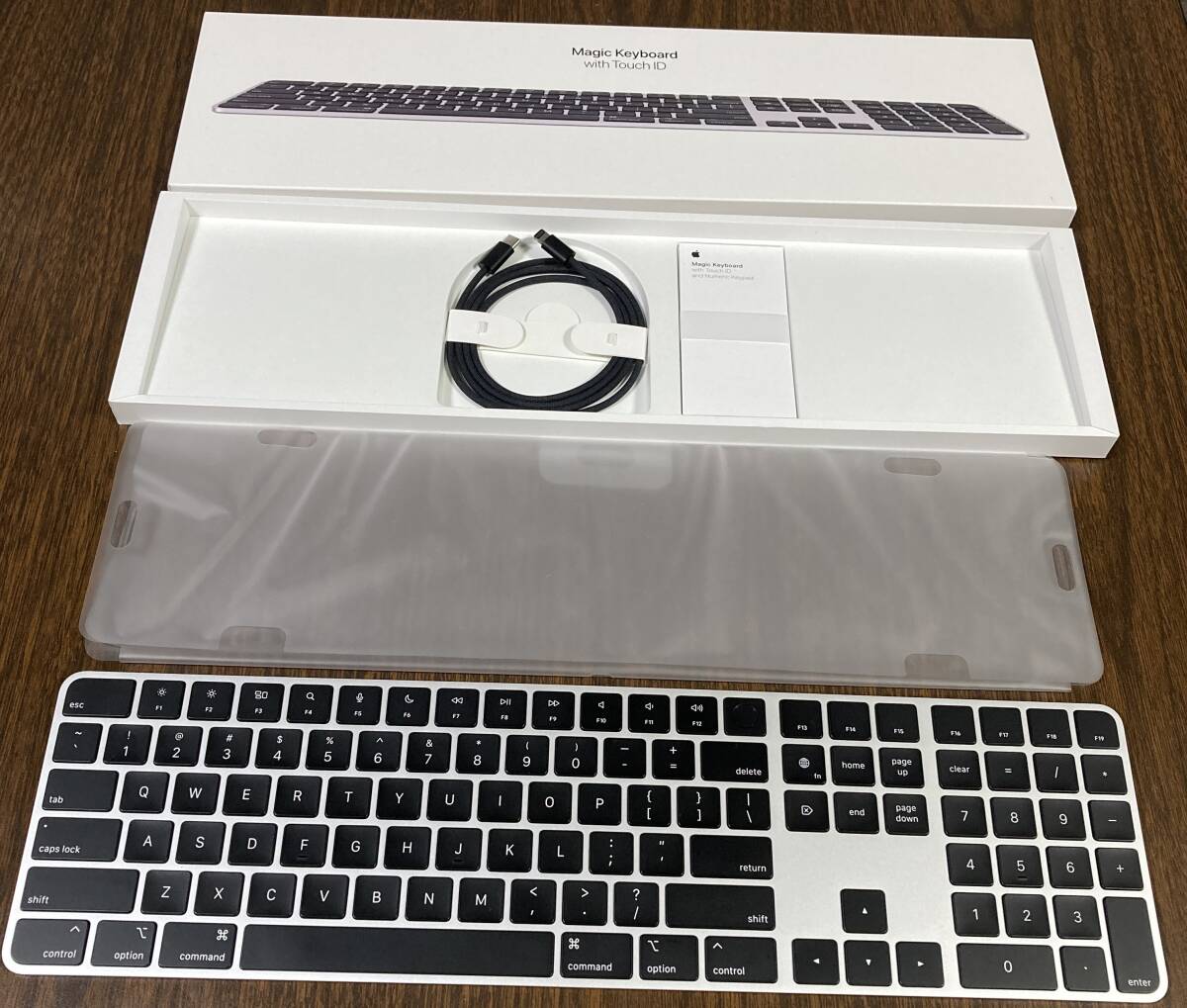 美品 Touch ID搭載 Magic Keyboard US配列 (SSS) 美品 Touch ID搭載 Magic Keyboard US配列 (SSS)