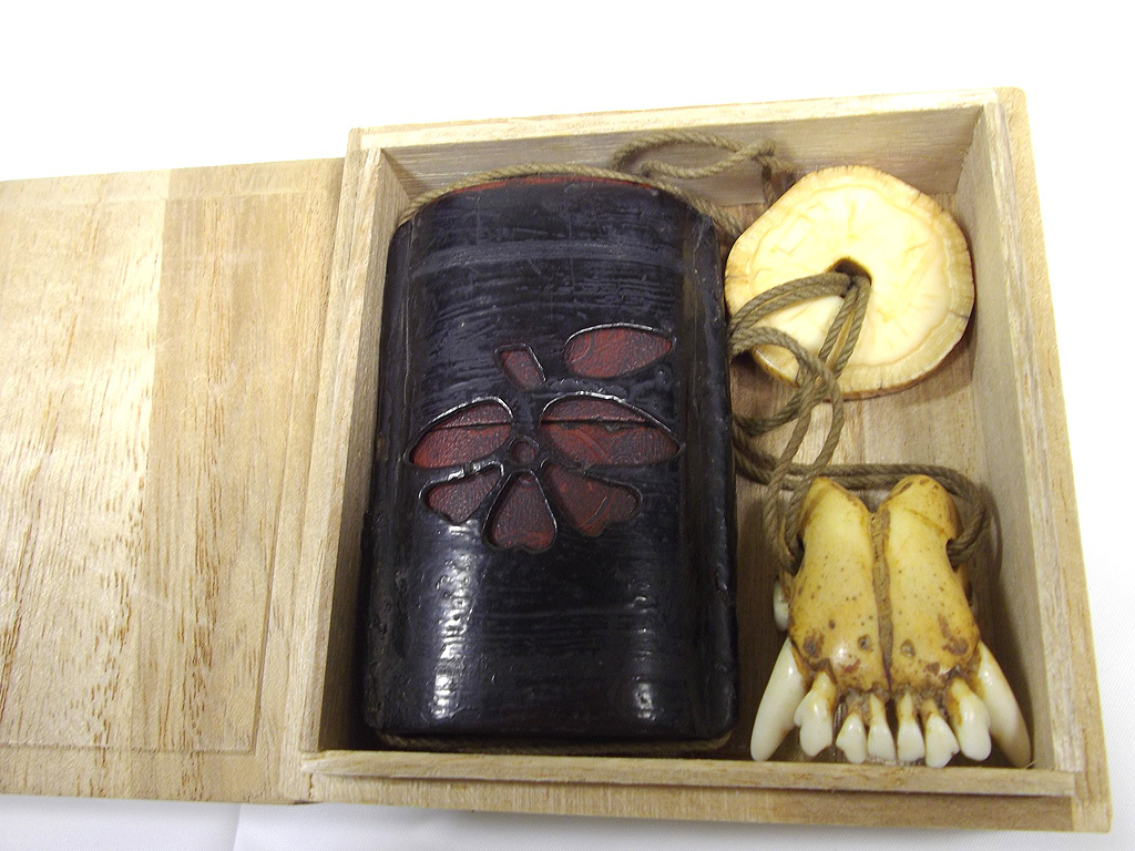 時代物 キセル入れ 鹿角 根付け 在銘 古道具 箱付きまとめ 時代物 キセル入れ 鹿角 根付け 在銘 とんでもなく 古道具 箱
