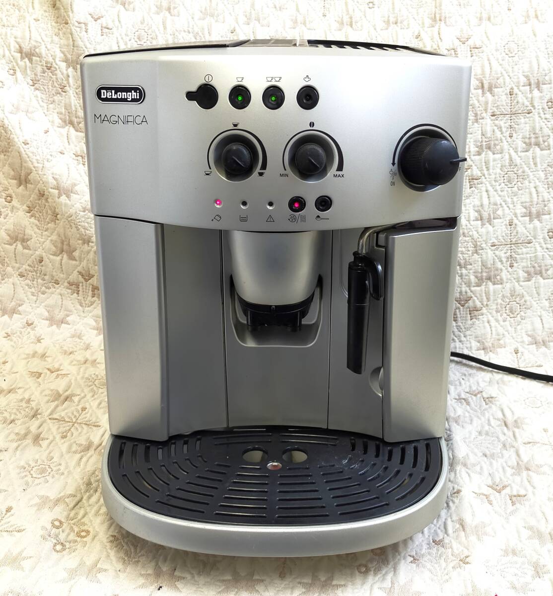 ジャンク品】デロンギ ESAM1000SJ 全自動コーヒーマシン（傷や