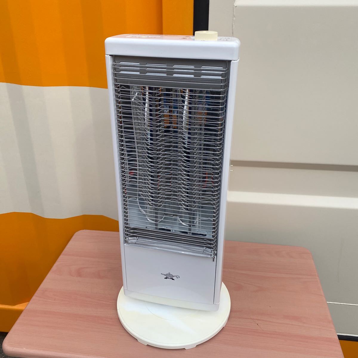 アラジン 電気ヒーター AEH-G104F 2022年製（やや傷や汚れあり