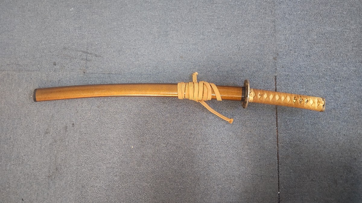 【傷や汚れあり】K1805 模造刀 刀全長約72cm・刃渡約48cm・鞘約54cm(素人メジャー採寸) 鞘/日本刀/刀/刃/武具/太刀 現状品 ...