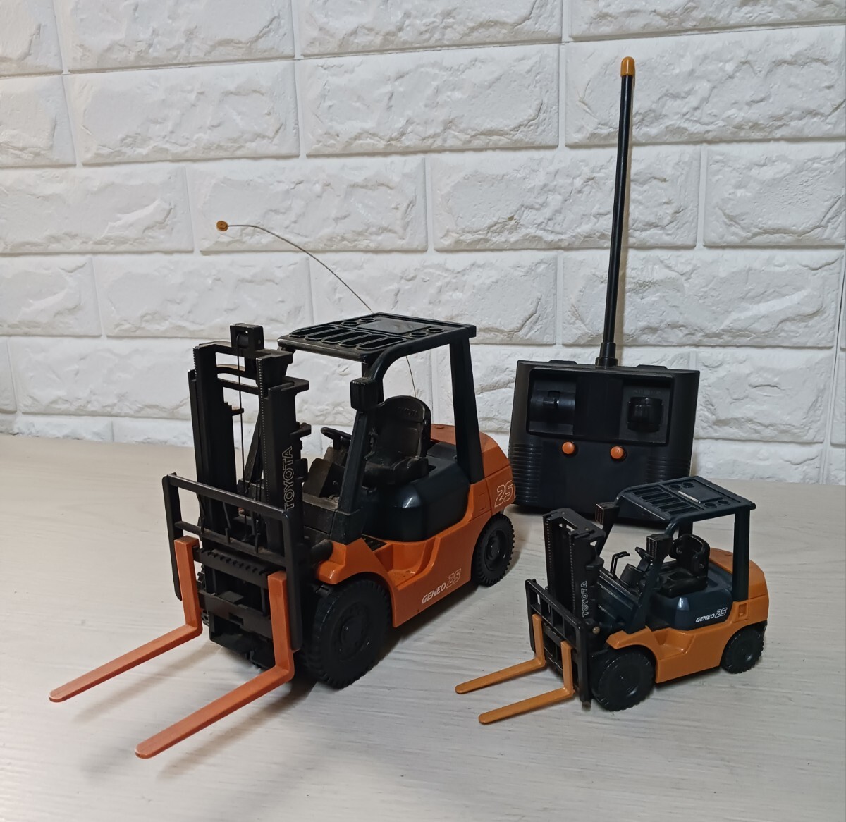 【非売品】トヨタ ラジコン フォークリフト 8FG/8FD25 トヨタ ラジコンフォークリフト 8FG/8FD25 - メルカリ