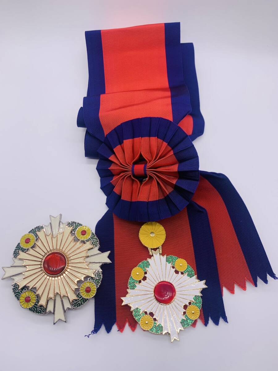 大勲位菊花大綬章 勲章 菊花大綬章 菊花章 レプリカ M109802