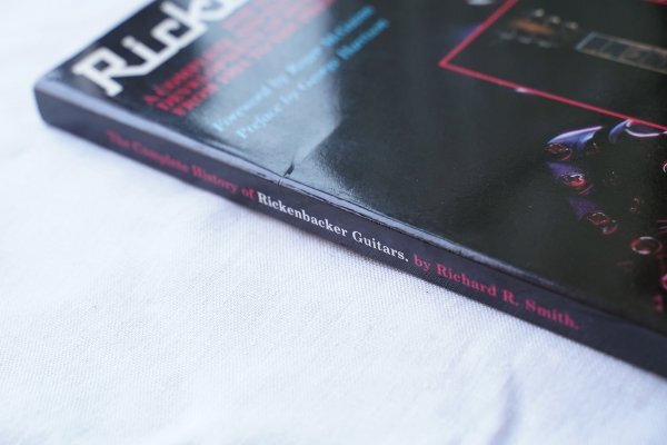 【やや傷や汚れあり】洋書 The Complete History of Rickenbacker Guitars / Richard R ...