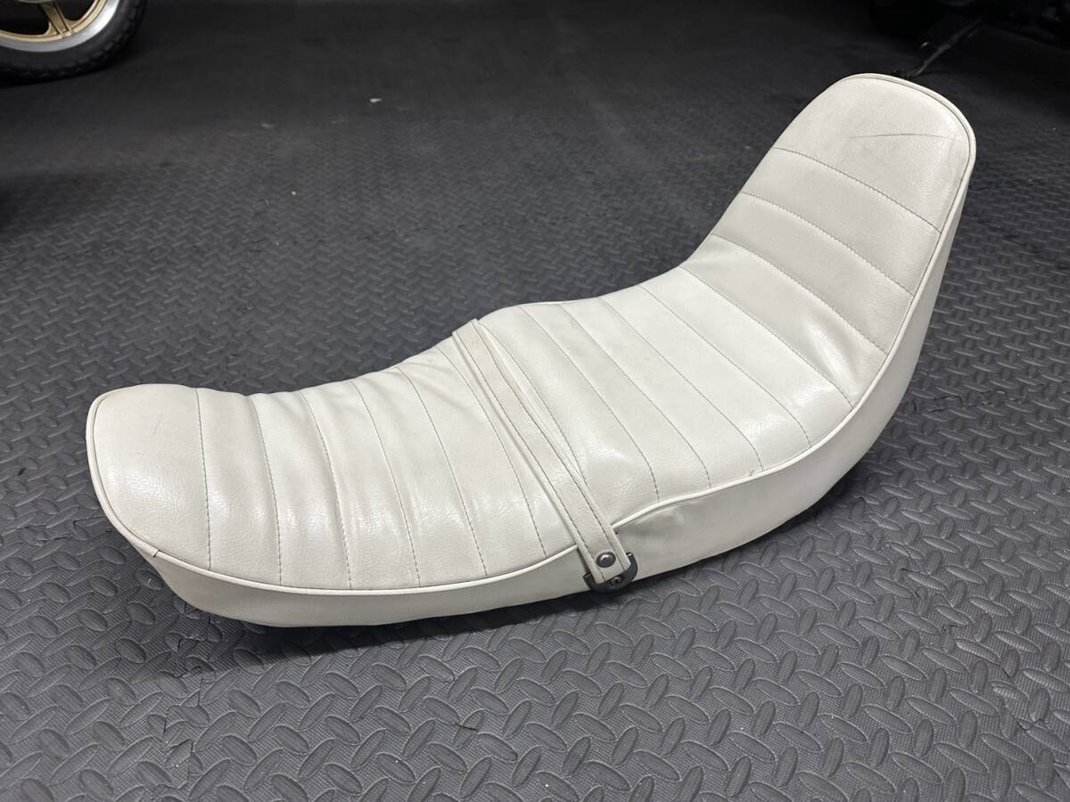 CB750カスタム エクスクルーシブ チョビ三段シート RC04 タックロール cb750カスタム エクスクルーシブ RC04 カスタム シート 検