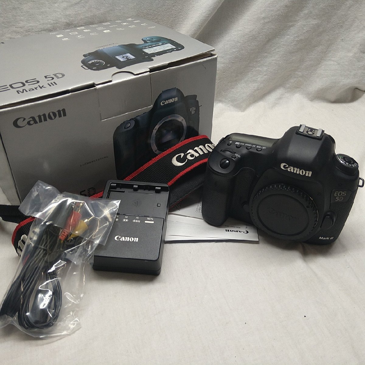 ＄【 CANON キヤノン AFデジタル一眼レフカメラ EOS 5D Mark III ボディ 箱入り 35mmフルサイズ 約2230万画素CMOSセンサー カメラ】KH13774の1番目の画像