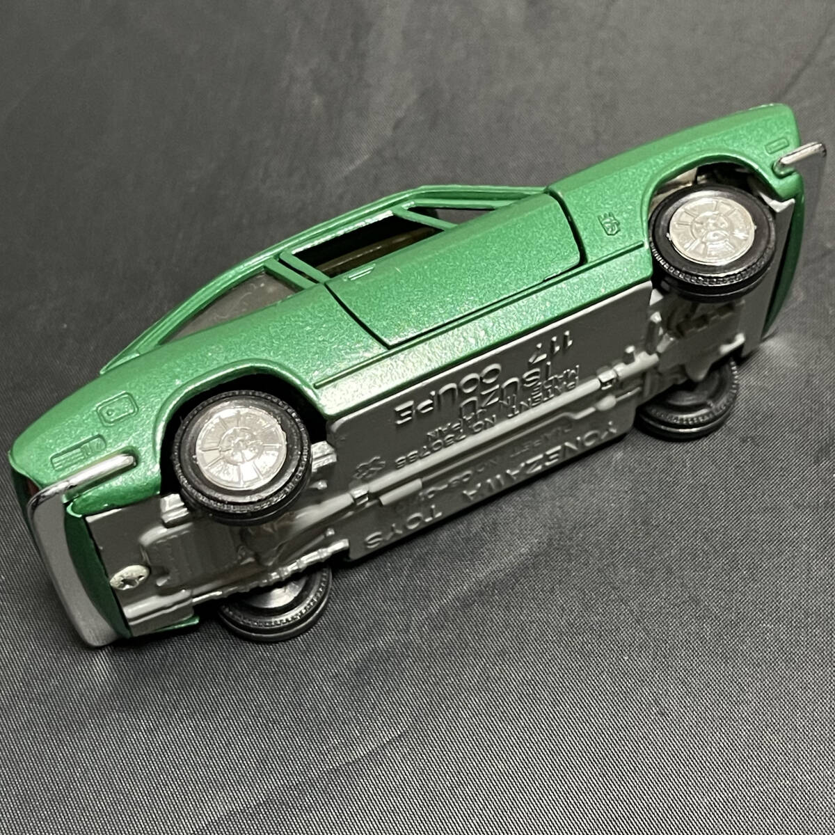 いすゞ117クーペHM用（PA90）貴重なパーツ！いすゞ純正メーカーオプションクーラーの吹き出し口、ルーバー２個セット！ジャンク品かなぁ？ いすゞ純正部品！117クーペHM（PA90）専用一体型リアバンパー！経年