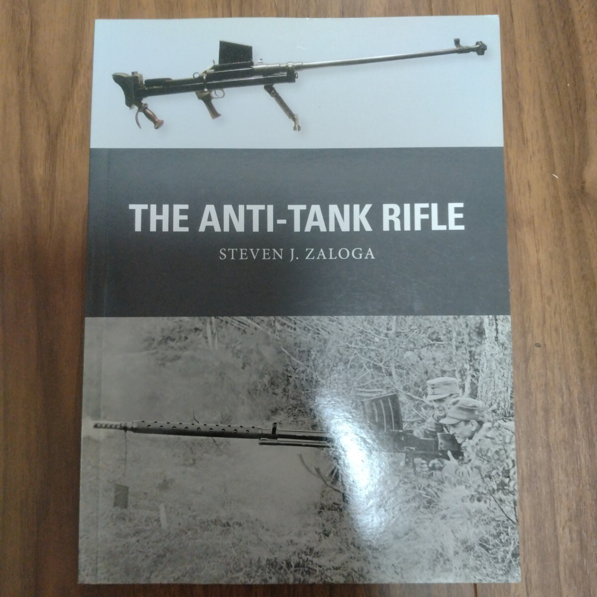 THE ANTI-TANK RIFLE / STEVEN J.ZALOGA 第二次世界大戦　対戦車ライフル　ドイツ軍　ロシア軍　イギリス軍　日本軍など　洋書の1番目の画像