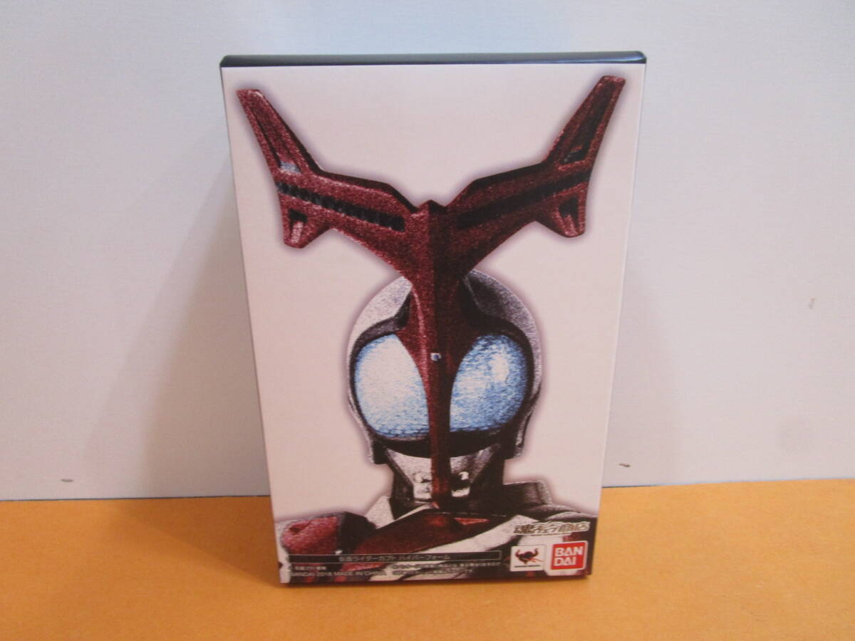 091)S.H.Figuarts 真骨彫製法 仮面ライダーカブト ハイパーフォーム バンダイ フィギュアーツの1番目の画像