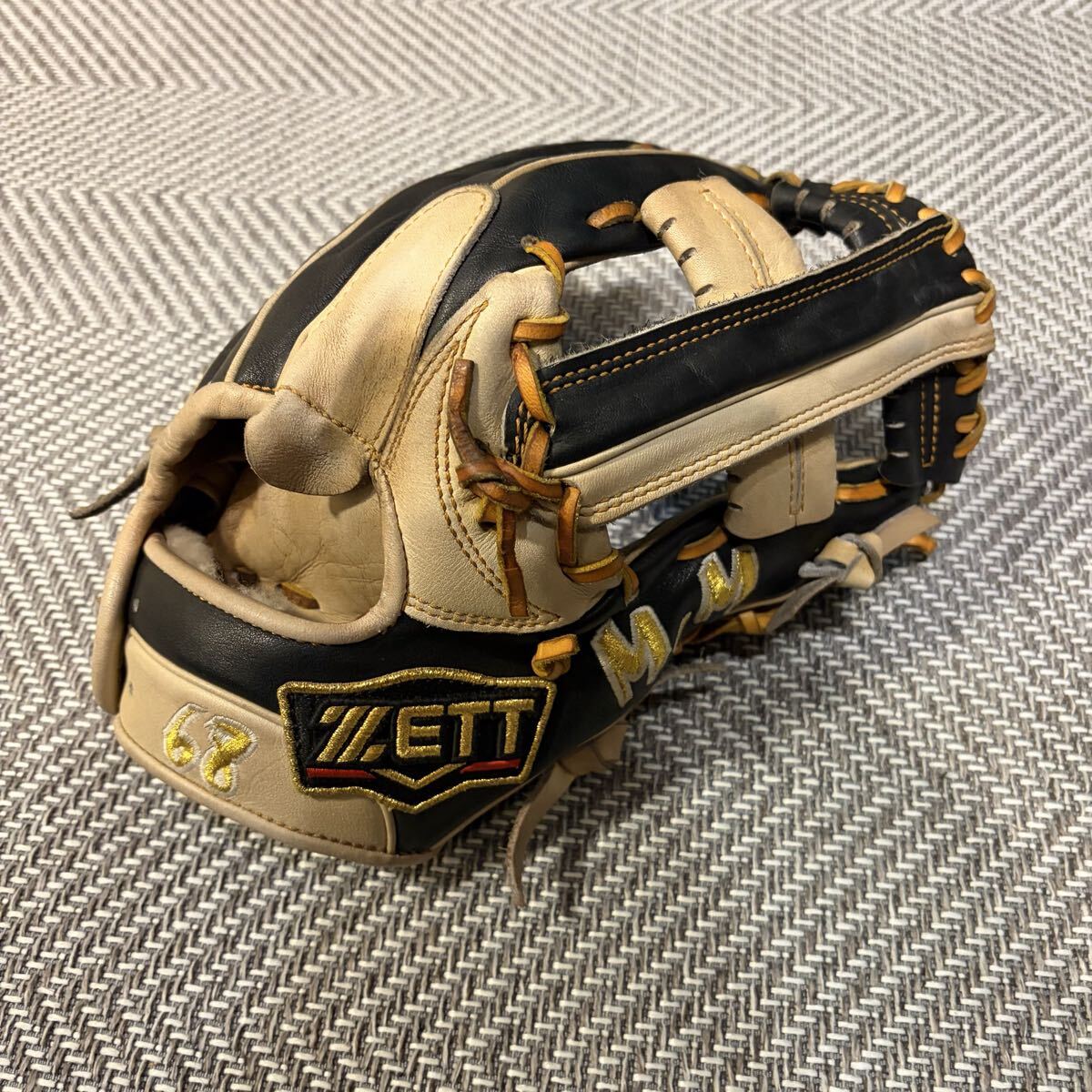 ZETT プロステイタス 硬式 内野手用　プロ実使用　プロ支給品　三森大貴 プロ野球選手実使用グラブ】ゼット 硬式グラブ 投手用 広島カープ