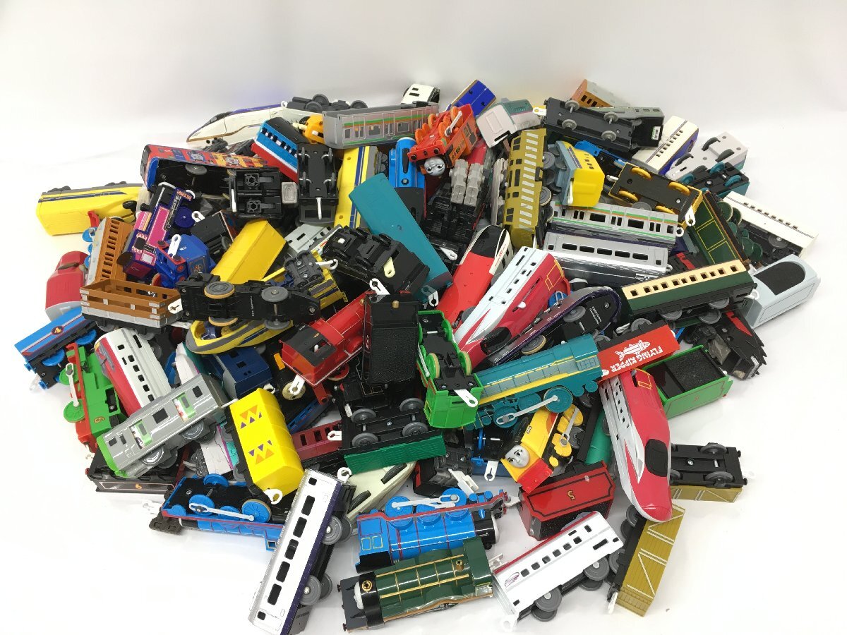 中古】□中古 プラレール 大量出品 車両 たくさん ジャンク品 7キロ位