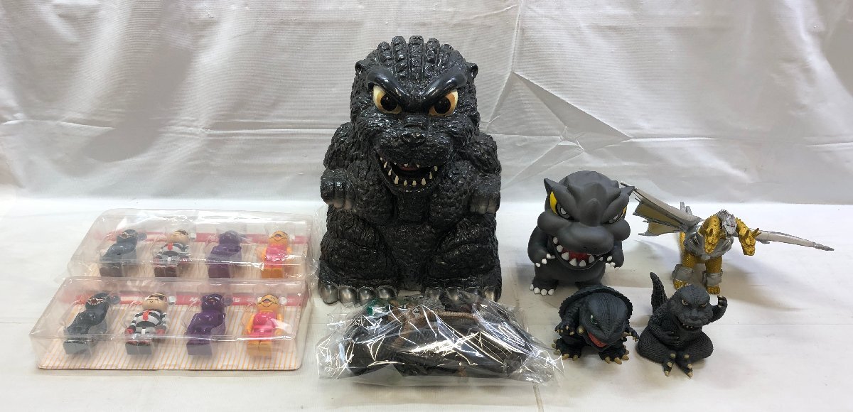 30)) マーミット ビオランテ 黒成型色 ソフビ フィギュアの落札情報