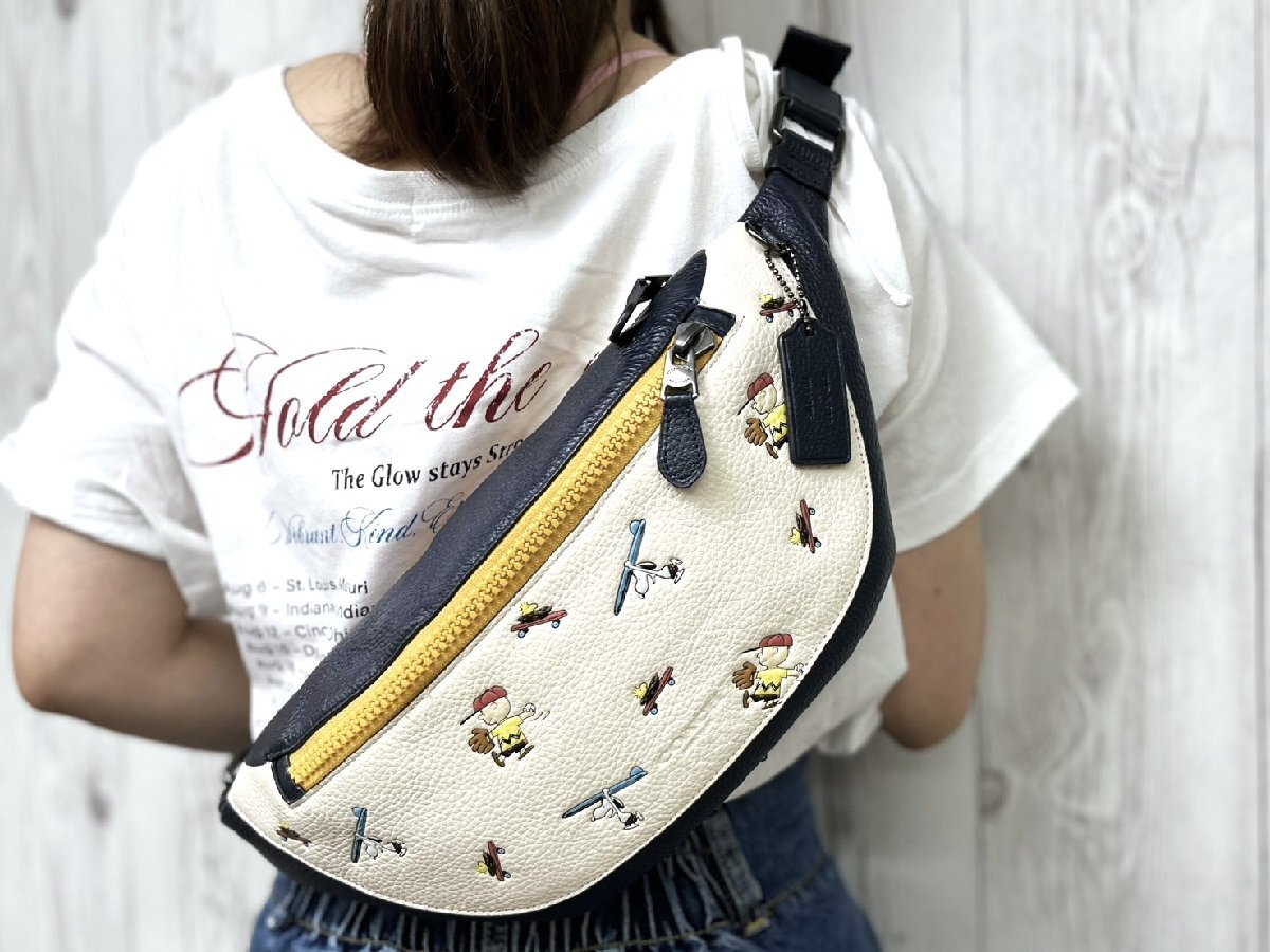 未使用】COACH スヌーピー スポーツプリント 2つ折り財布 C4899の落札 