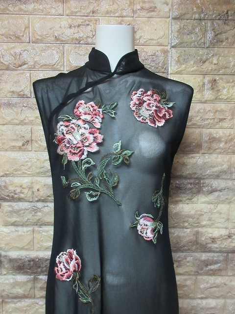 希少 VIVIENNE TAM ドレス　刺繍 半袖ワンピース　春服　刺繍 Vivienne Tam 花柄刺繍 半袖ワンピース ブラック - メルカリ