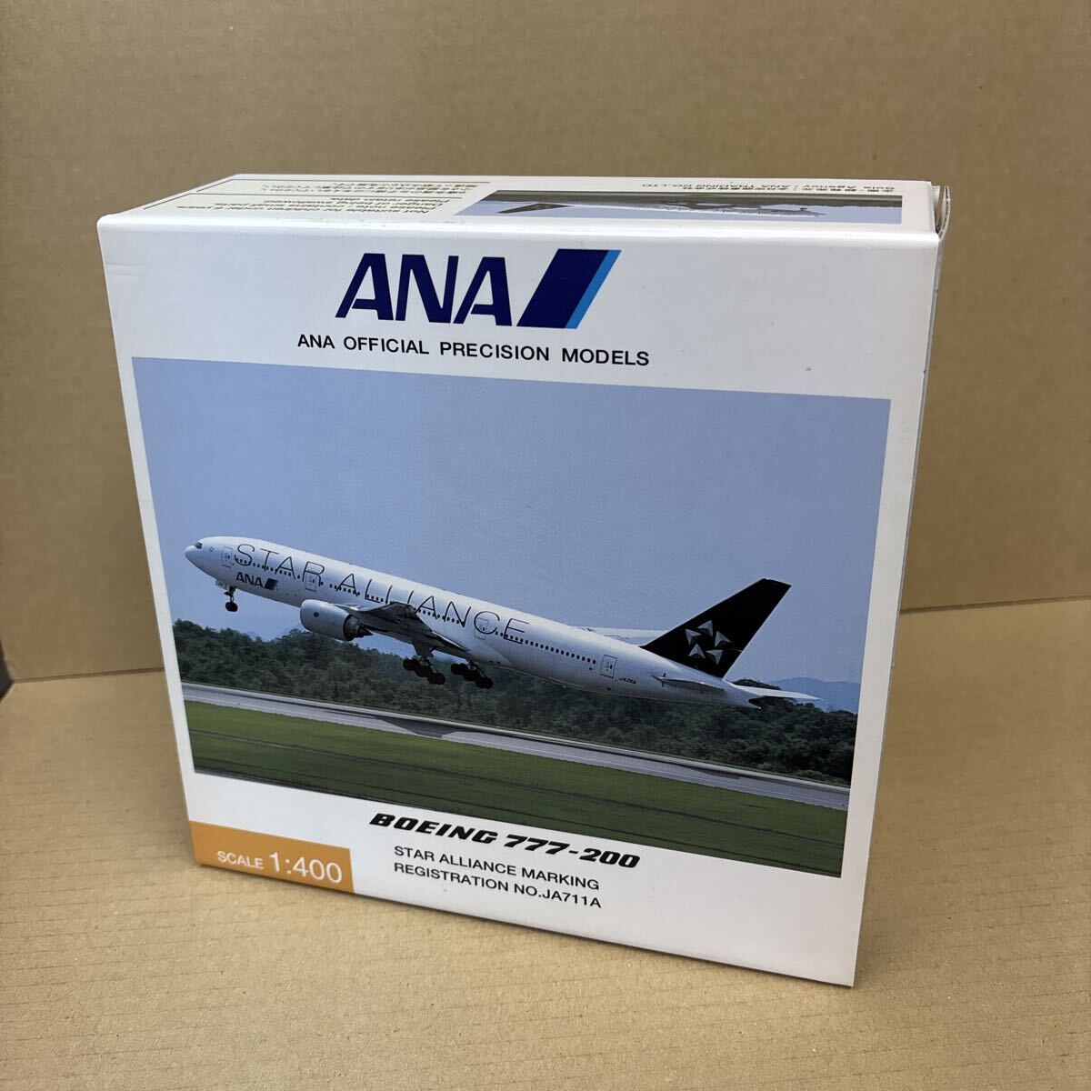 全日空商事 NH40051 1/400 B777-300ER ANA 全日空 スターアライアンス