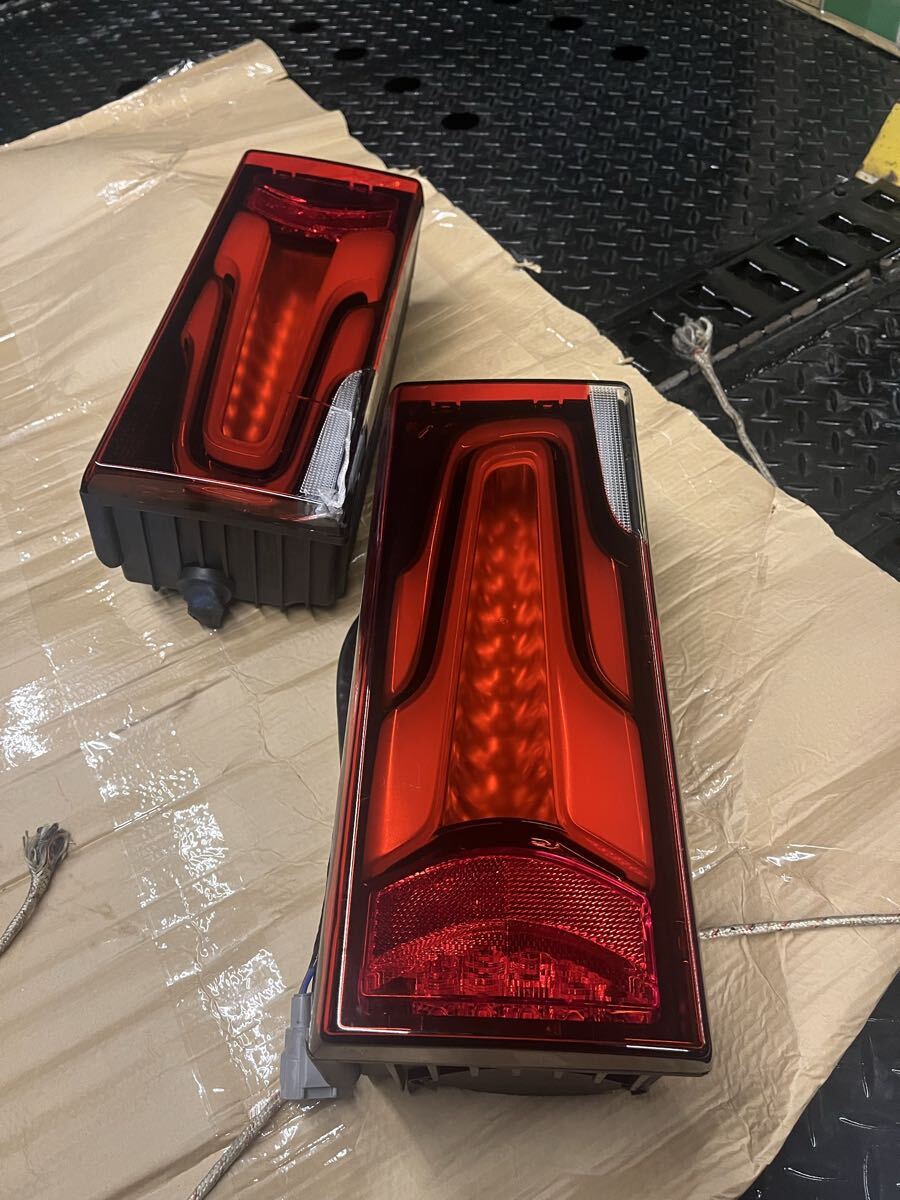 三菱ふそう 純正品 リア テールランプ 12V 左右セット☆ML250081