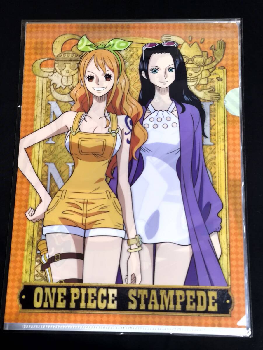新品】新品 とるパカ！ワンピース アニメ20周年記念 缶バッジ ペローナ