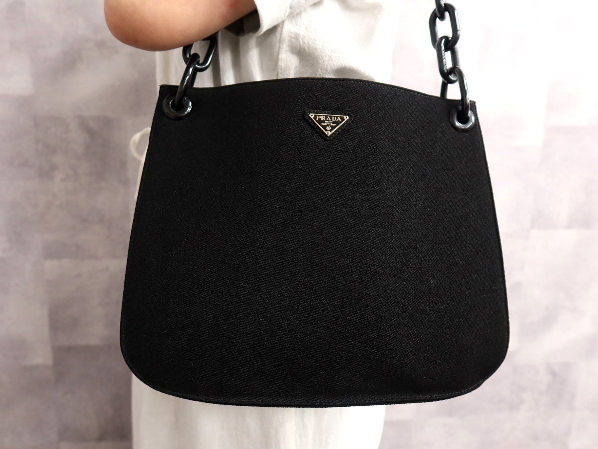 ○美品○PRADA プラダ○ラム レザー 本革○プラスチック チェーン 