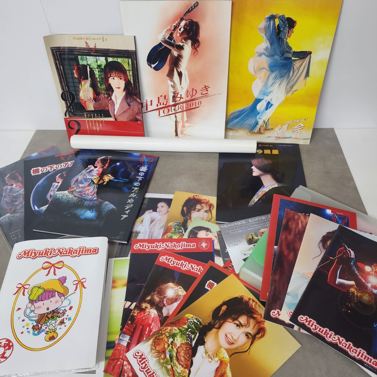 画鋲穴無【ポスター】中島みゆき 歌暦 発売告知ポスター A1程度サイズ