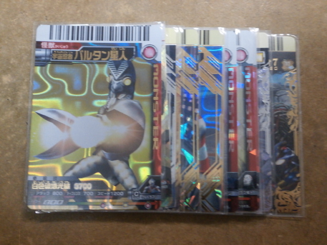 大怪獣バトル ウルトラモンスターズ カード まとめ売り 約90枚 エレキング 他 大怪獣バトル ウルトラモンスターズ カード まとめ売り 約90枚
