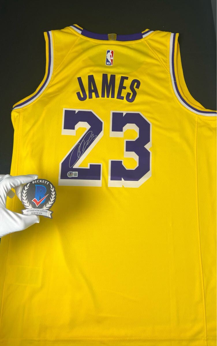 新品】レブロン・ジェームズ 直筆サインフォト/写真 NBA レイカーズの