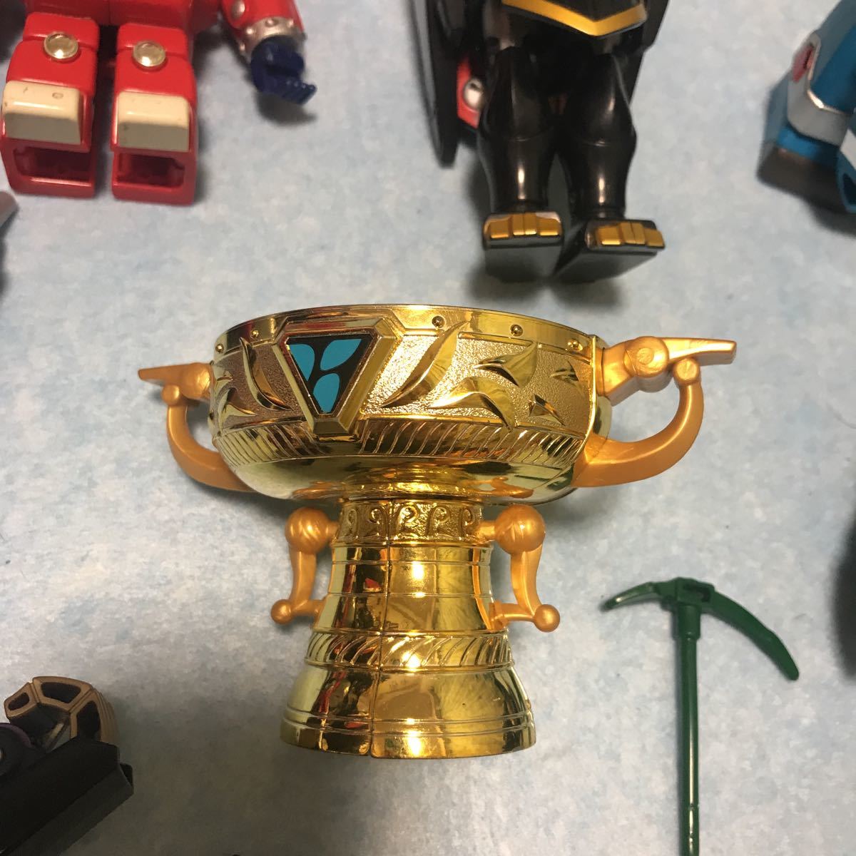 必見☆ロボタックの金のランドツールもあるよ☆8体セットの落札情報
