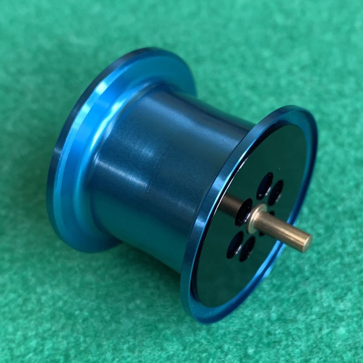 美品　ZPI NRC901M LB ミディアム　スプール ZPI NRC901 VO ミディアムスプール アブガルシア レボ revo