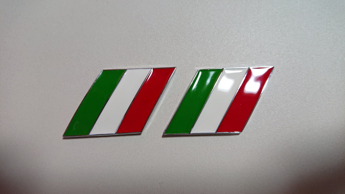 新品 イタリア 国旗 トリコロール トリコローレ 3d スラッシュタイプ メタル エンブレム バッジ 銀縁 2枚セット の落札情報詳細 ヤフオク落札価格情報 オークフリー スマートフォン版