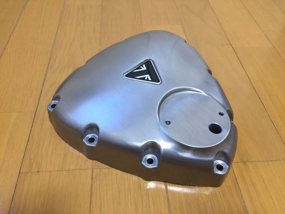 トライアンフ オルタネーターカバー(エンジンカバー) T1267210
