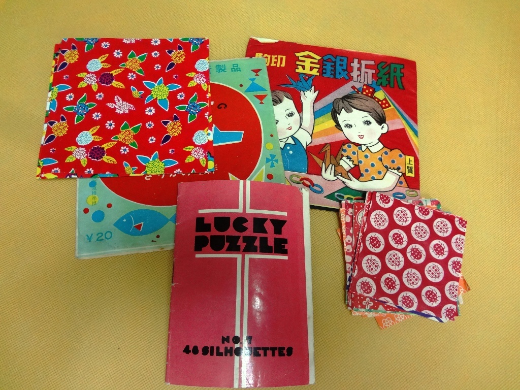 千代紙53枚と折り紙セット のらくろ タイガーマスク 怪獣 ムーミン 水森亜土 みつばちハッチ ひみつのアッコちゃん いなかっぺ大将 昭和 の落札情報詳細 ヤフオク落札価格情報 オークフリー スマートフォン版