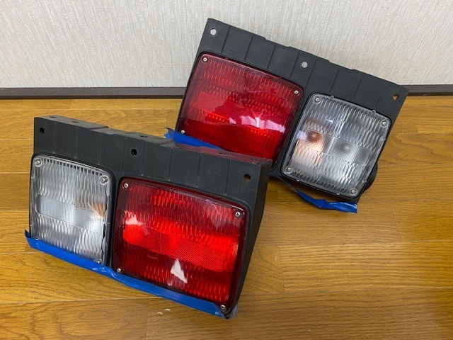 KOITO　日野純正LEDテールランプ　左右セット　　トラック⑬ KOITO日野純正LEDテールランプ左右セットトラック⑬