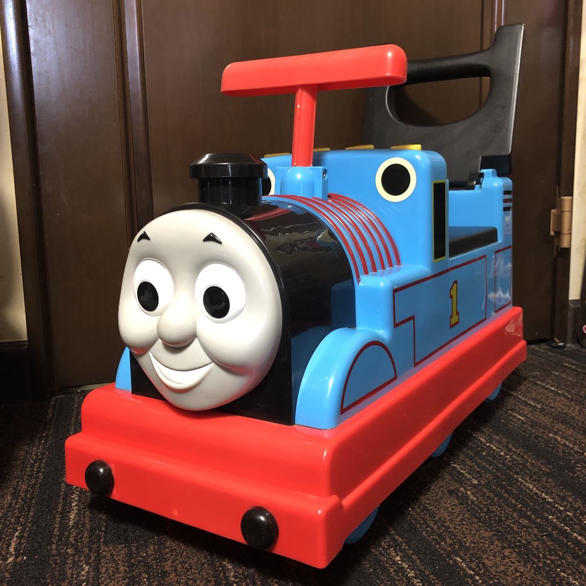 レア 機関車トーマス 音がなる 足けり 乗る 押すおもちゃ 乗り物きかんしゃトーマス 乗用玩具 幼児用 手押し車 室内遊び の落札情報詳細 ヤフオク落札価格情報 オークフリー スマートフォン版