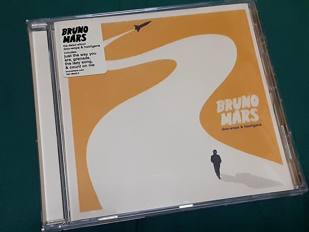 Bruno Mars ブルーノ マーズ Doo Wops And Hooligans 12曲収録盤 輸入盤cdユーズド品 の落札情報詳細 ヤフオク落札価格情報 オークフリー スマートフォン版