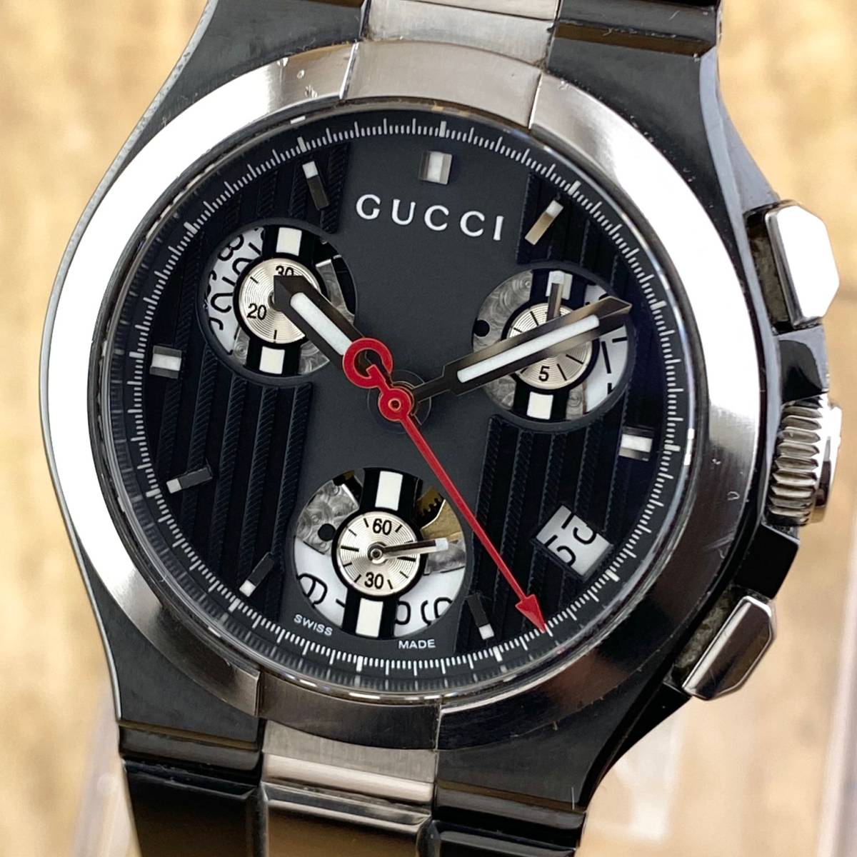 グッチ GUCCI 腕時計クロノグラフ シルバー ゴールド 黒文字盤 メンズ 大創業祭SALE】【数量限定特価】グッチ G-タイムレス クロノ