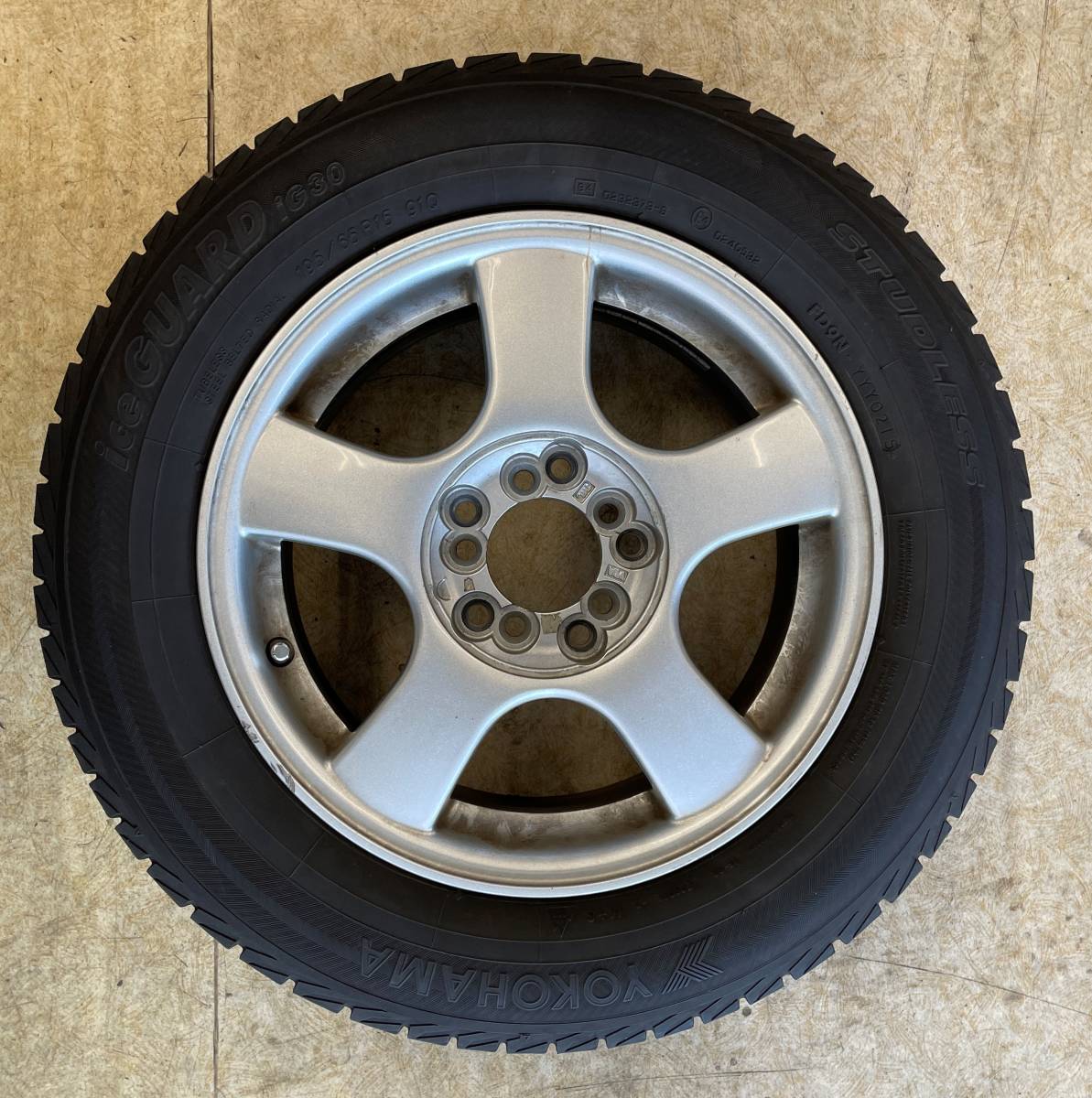 売り切り ヨコハマ iceGUARD iG30 195/65R15 6J×15+43 PCD100 5穴 15インチ アイスガード スタッドレス 4本セット プリウス ウィッシュ やや傷や汚れあり♪.売り切り.♪EMR PRODUCT 15インチアルミホイール