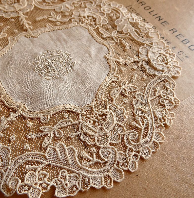 アンティーク ポワンドガーズ ブリュッセルデュセスレースハンカチ