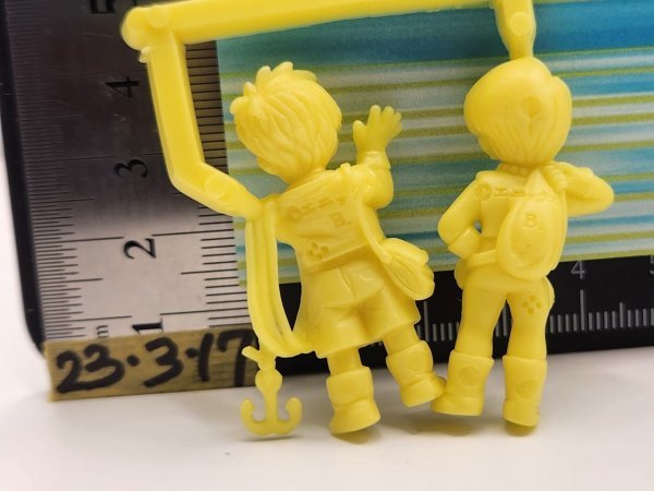 バンダイ ガシャポン ドラゴンクエストIII 消しゴム 僧侶 男 女