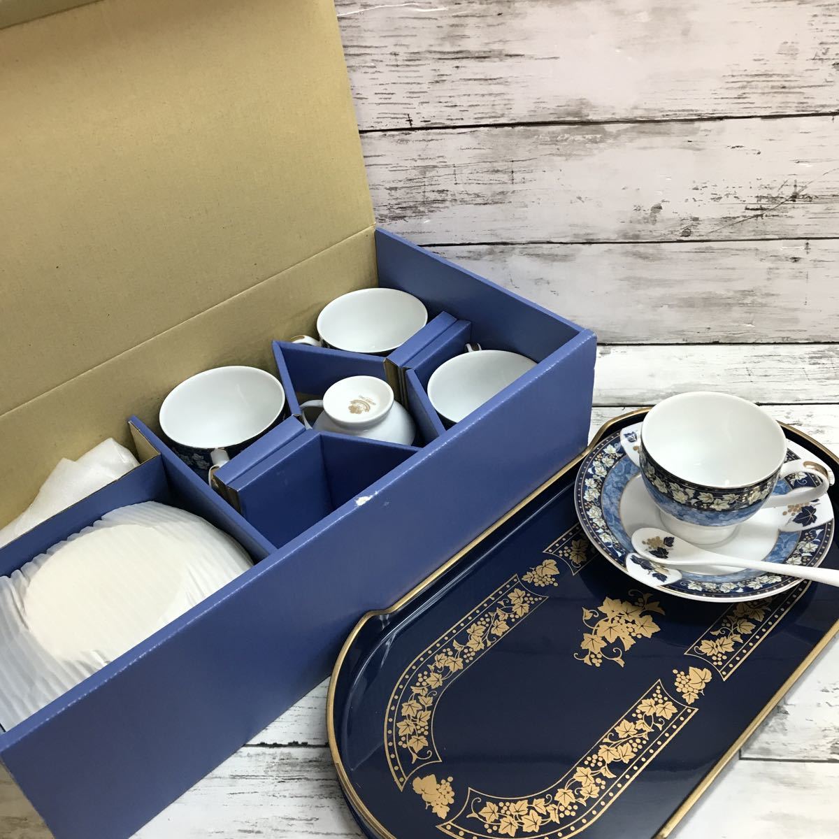未使用　輪島塗　カップ&ソーサー 復興支援》輪島塗 コーヒーカップ（グリーン 小花ちらし沈金