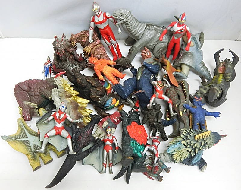 ウルトラマンを燃やした怪獣 全体的に状態が悪い]ウルトラマン