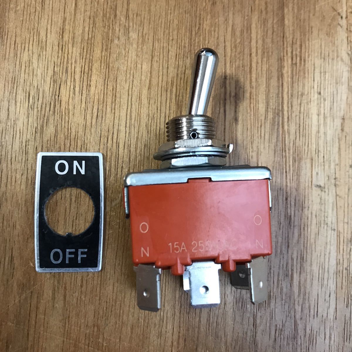 【未使用】トグルスイッチ 15AハイスナップスイッチWD1301 F 2極双投 250V ON/OFFプレート付 パナソニックの落札情報詳細