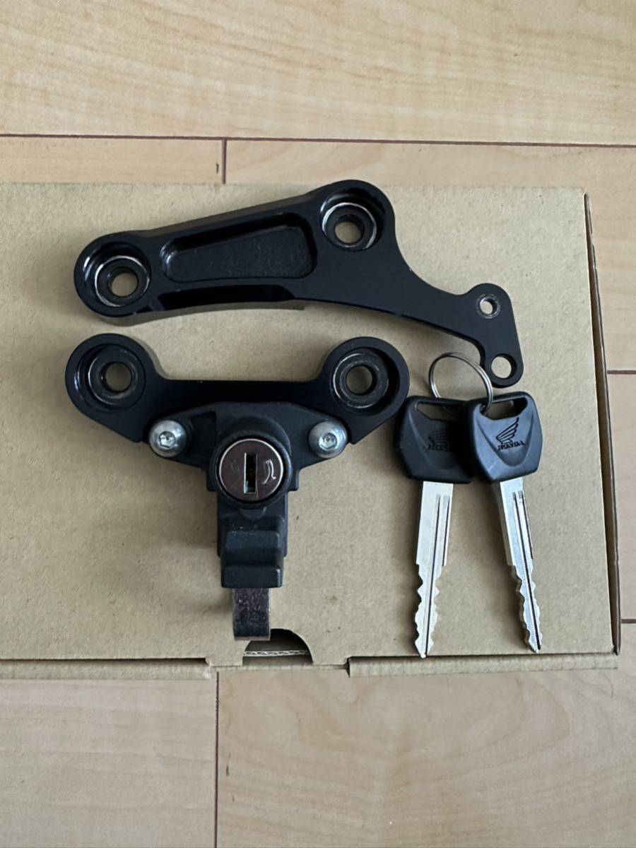 CBR1000RR SC57 タンデムレスキット 鍵付き 目立った傷や汚れなし】CBR1000RR SC57 2004〜2007 タンデムレスキット