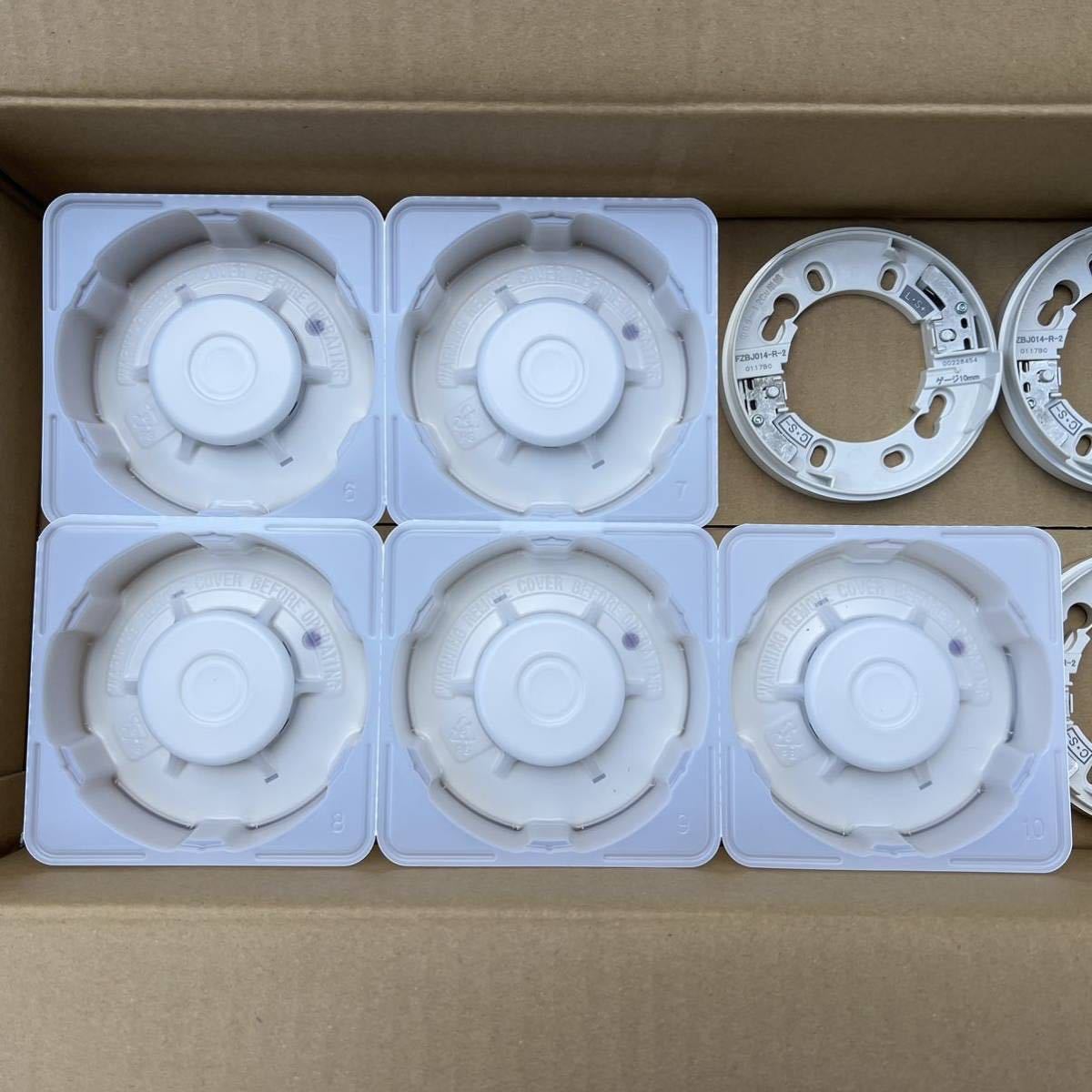 能美防災 光電式スポット感知器 2種 FDK246 2024年製 ベース付 2個