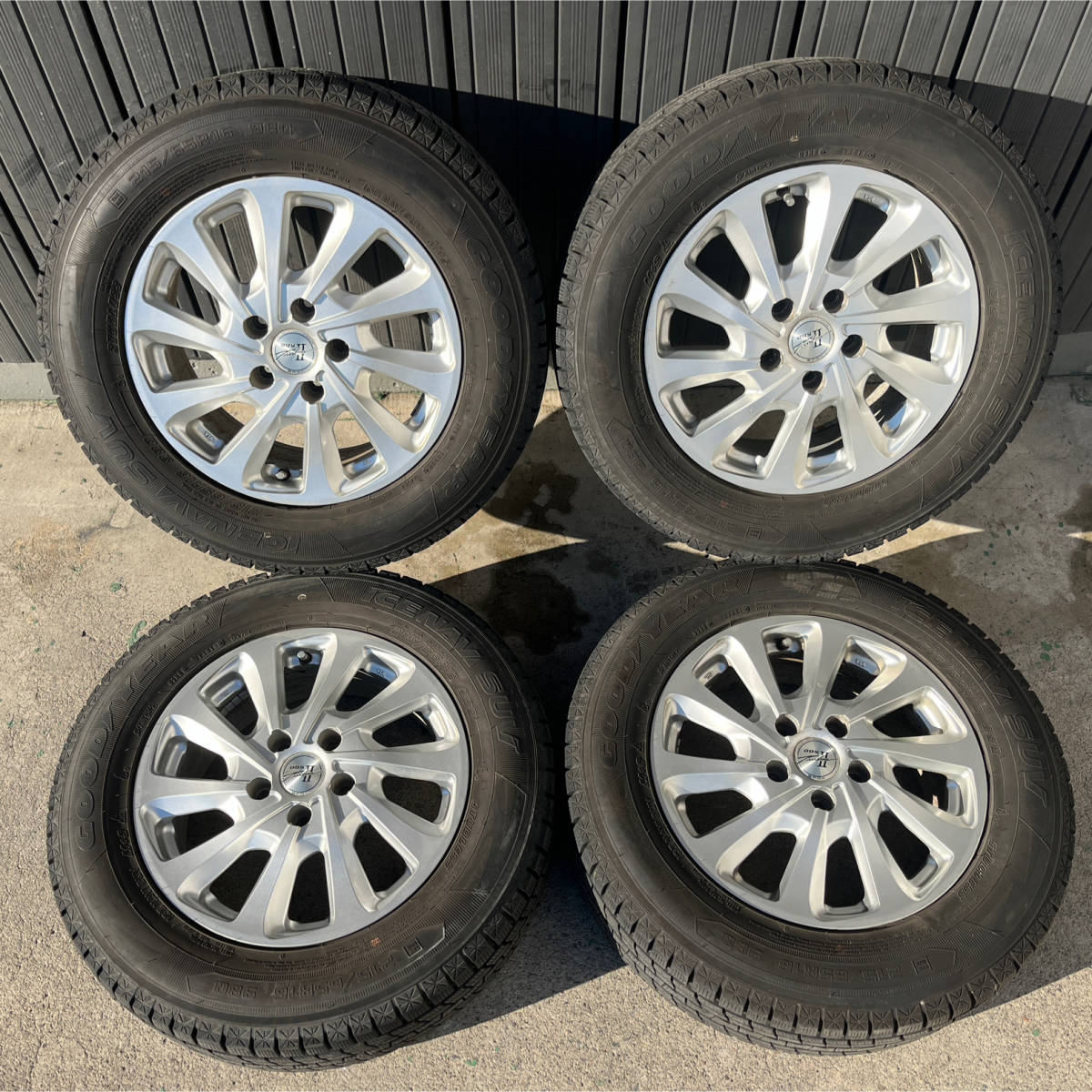 スタッドレスタイヤセット 215/65R16 6.5J 40
