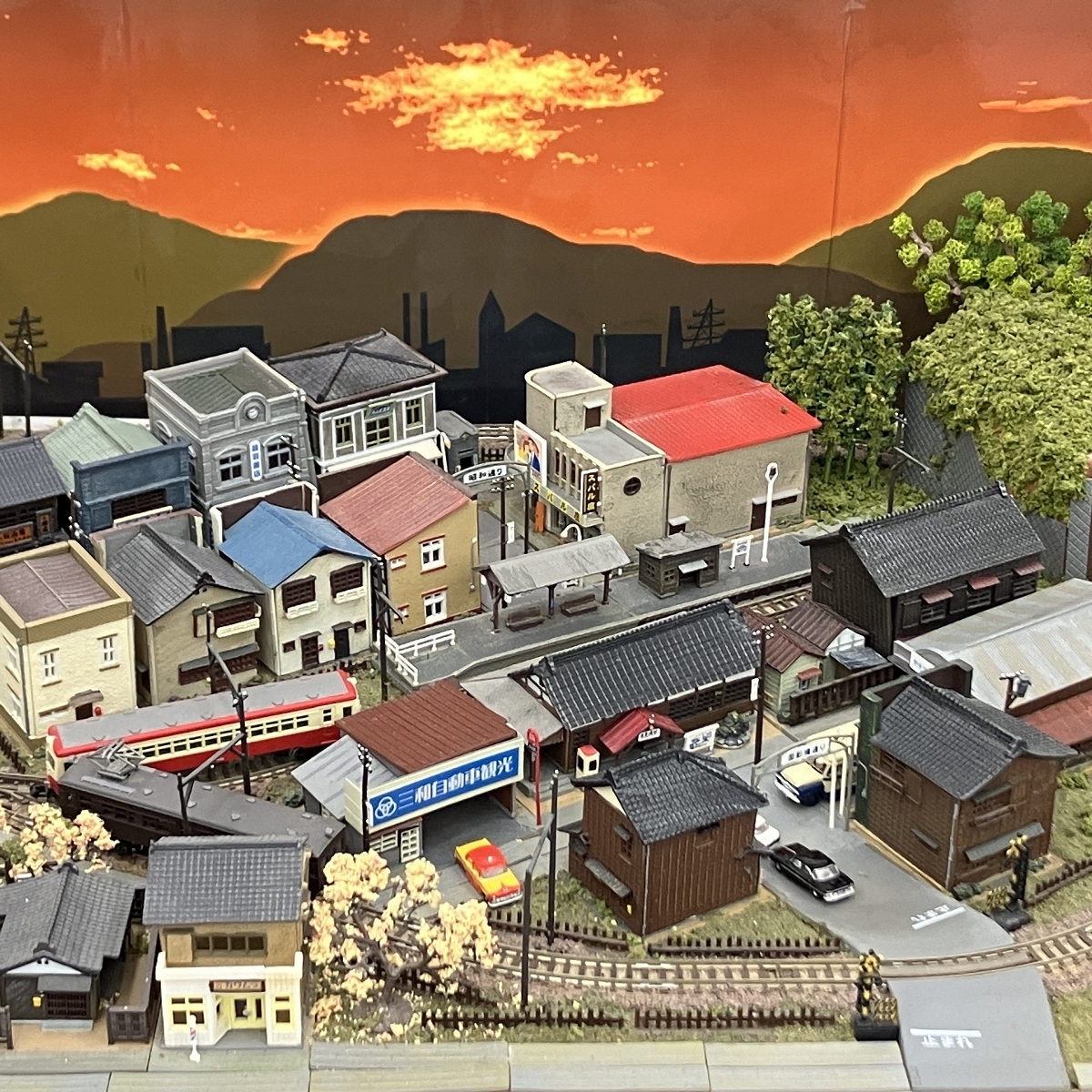 【期間限定値下げ】ジオラマ　超美品　鉄道模型 清水弘康 超細密鉄道ジオラマ『想い出鉄道 山間の街』 | 東京書芸館