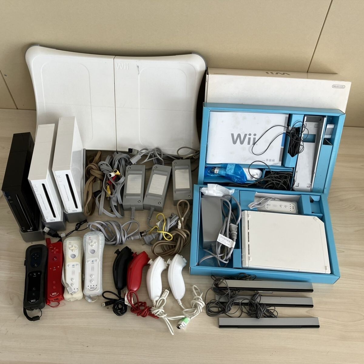 Wii ウィー　本体　コントローラー　ソフト（マリオ、スポーツ等）14点セット！ Wii ウィー本体コントローラーソフト（マリオ、スポーツ等）14点