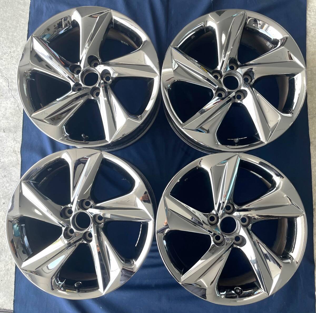 ヤリスクロス 18インチ純正アルミ・タイヤセット1本のみ - 自動車