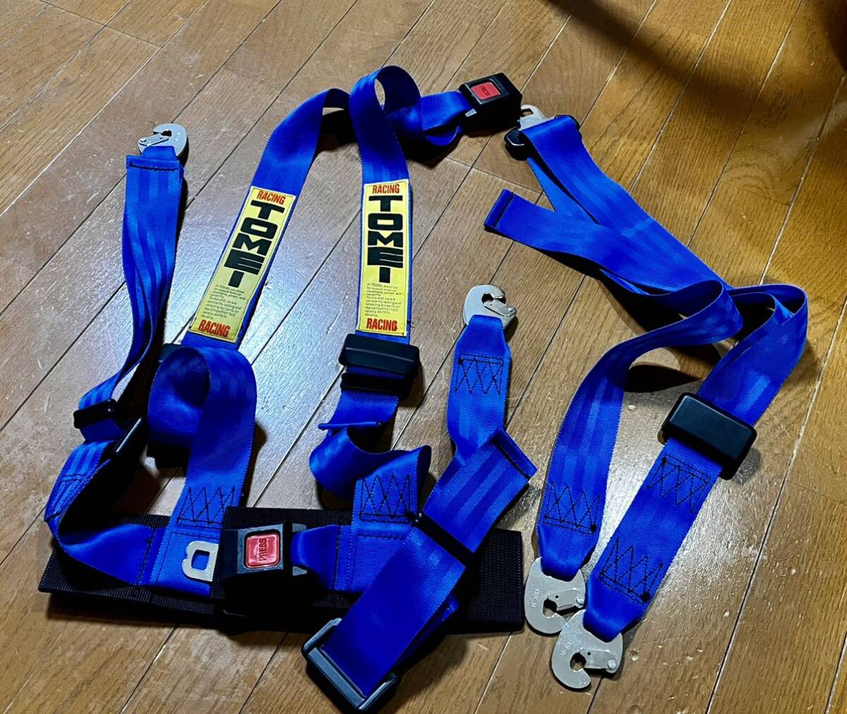 TOM'S（トムス）4点式シートベルトTKS-FN-100