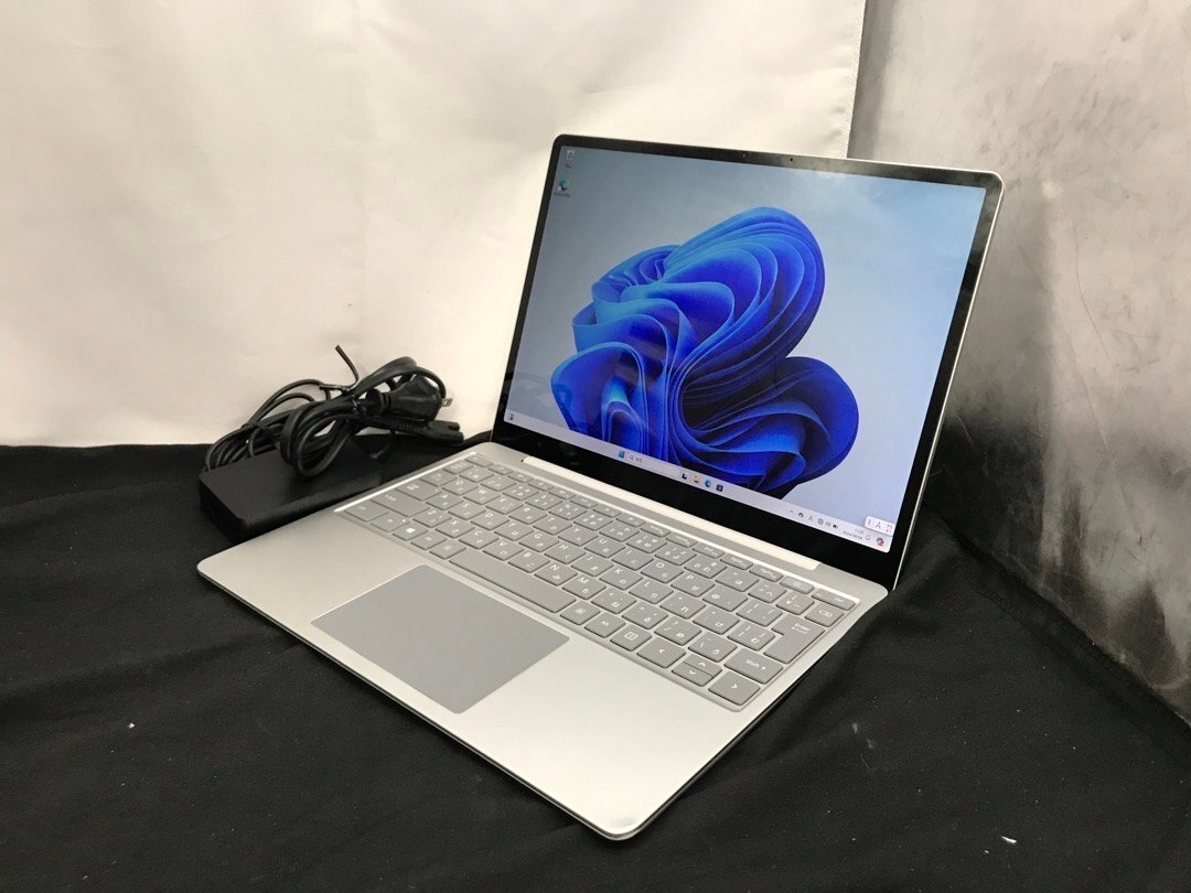 【やや傷や汚れあり】【Microsoft】Surface Laptop Go 1943 Core i51035G1 メモリ8GB